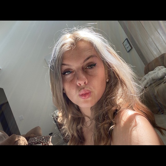 Meet your Posher, Clarissa - Picture 1 of 4